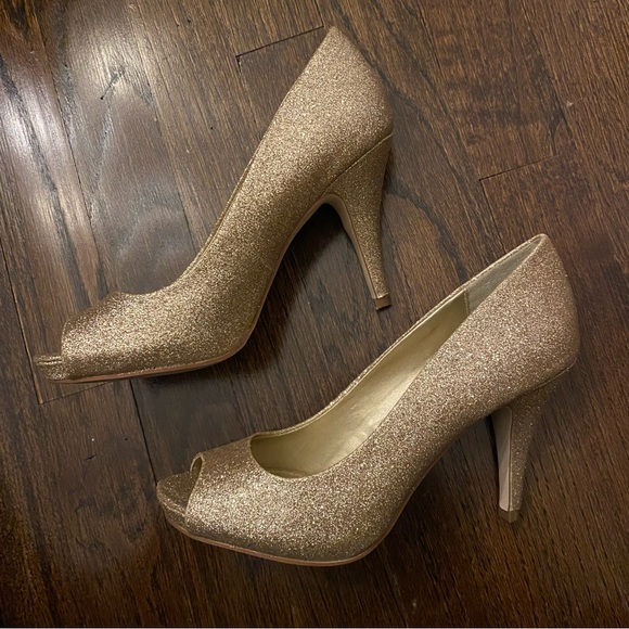 Gold Glitter Heels - 6.5 - Picture 1 of 8